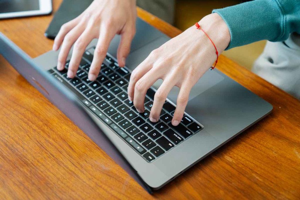 Dicas para escrever rápido sem erros - Digitação Online