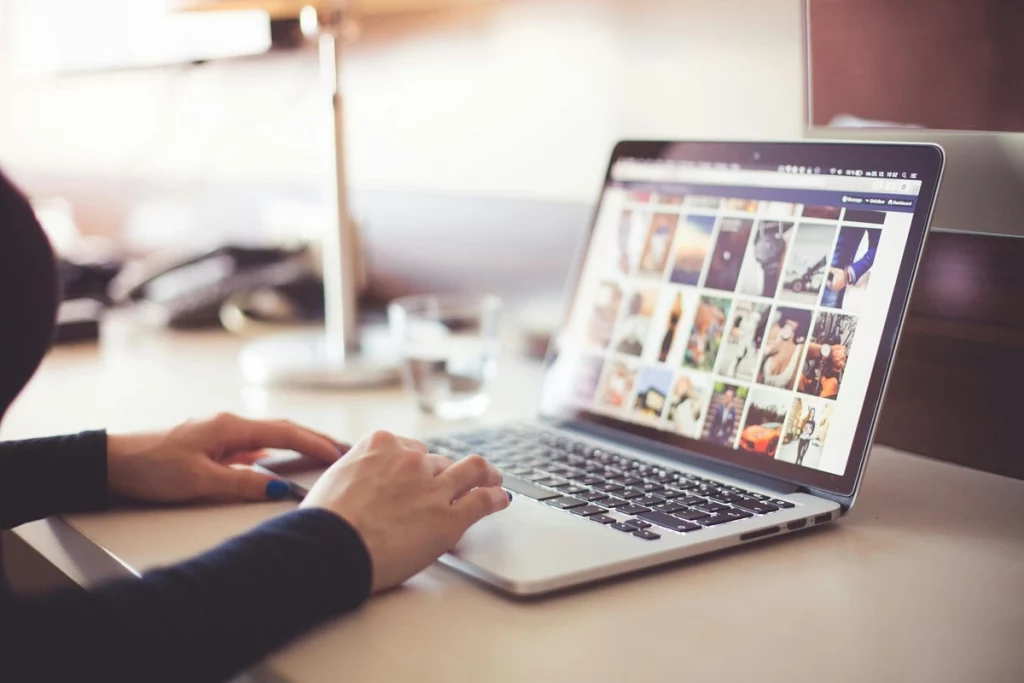 Um notebook pequeno impacta no processo de digitação?
